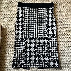 H&M houndstooth knit skit size L